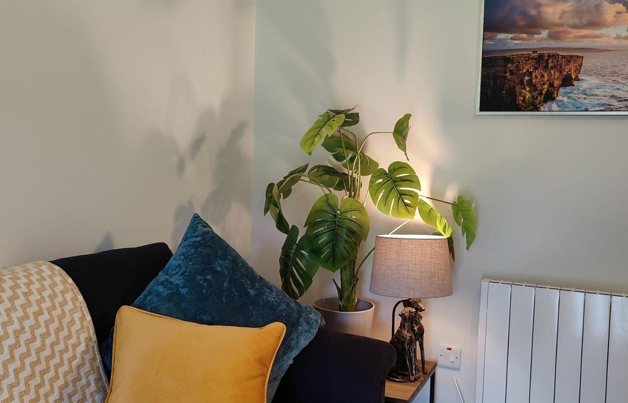 Butterfly Guesthouse - Entire Home Within 5Km Of Galway City Buitenkant foto